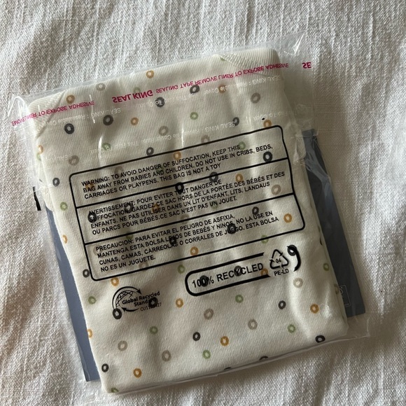 NWT Baby Items x3 - bandana, bodysuit & socks set - Picture 5 of 7